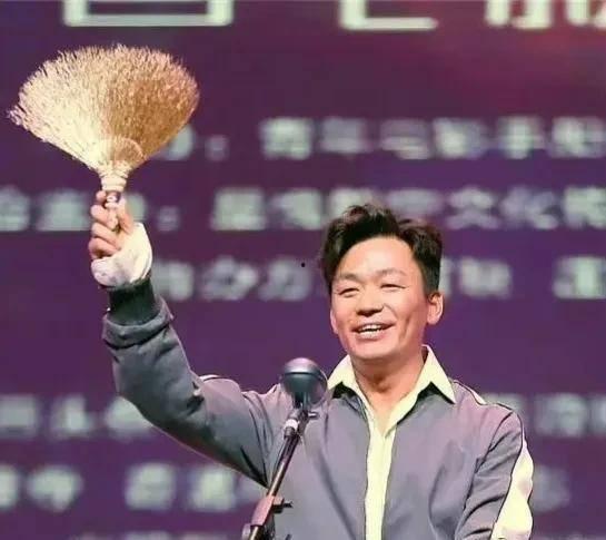 娱乐圈吃瓜爆料背景图片,揭秘吃瓜爆料的背后真相