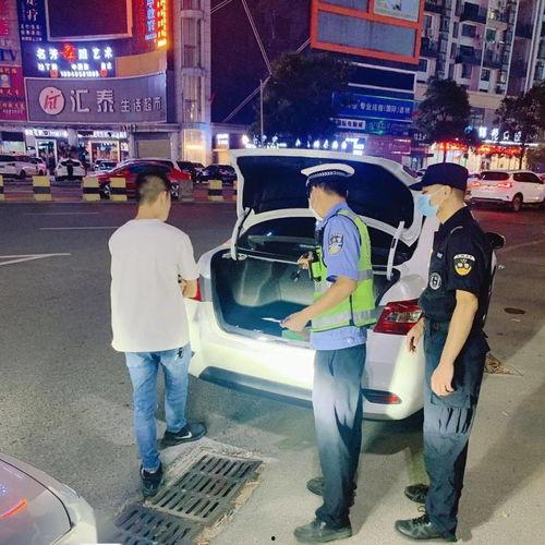 娱乐吃瓜酱交警小熊,交警小熊的娱乐吃瓜日常